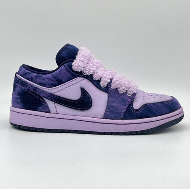 AJ1 Low Purple Fluffy 239€