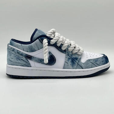 AJ1 Low Big Laces 220€